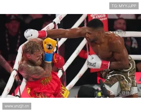 安东尼·约书亚把名牌鞋塞进超市塑料袋，这反差笑死我