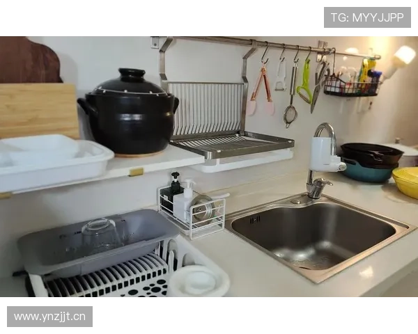 李冰洁这张机场照，化妆桌比我家厨房还讲究